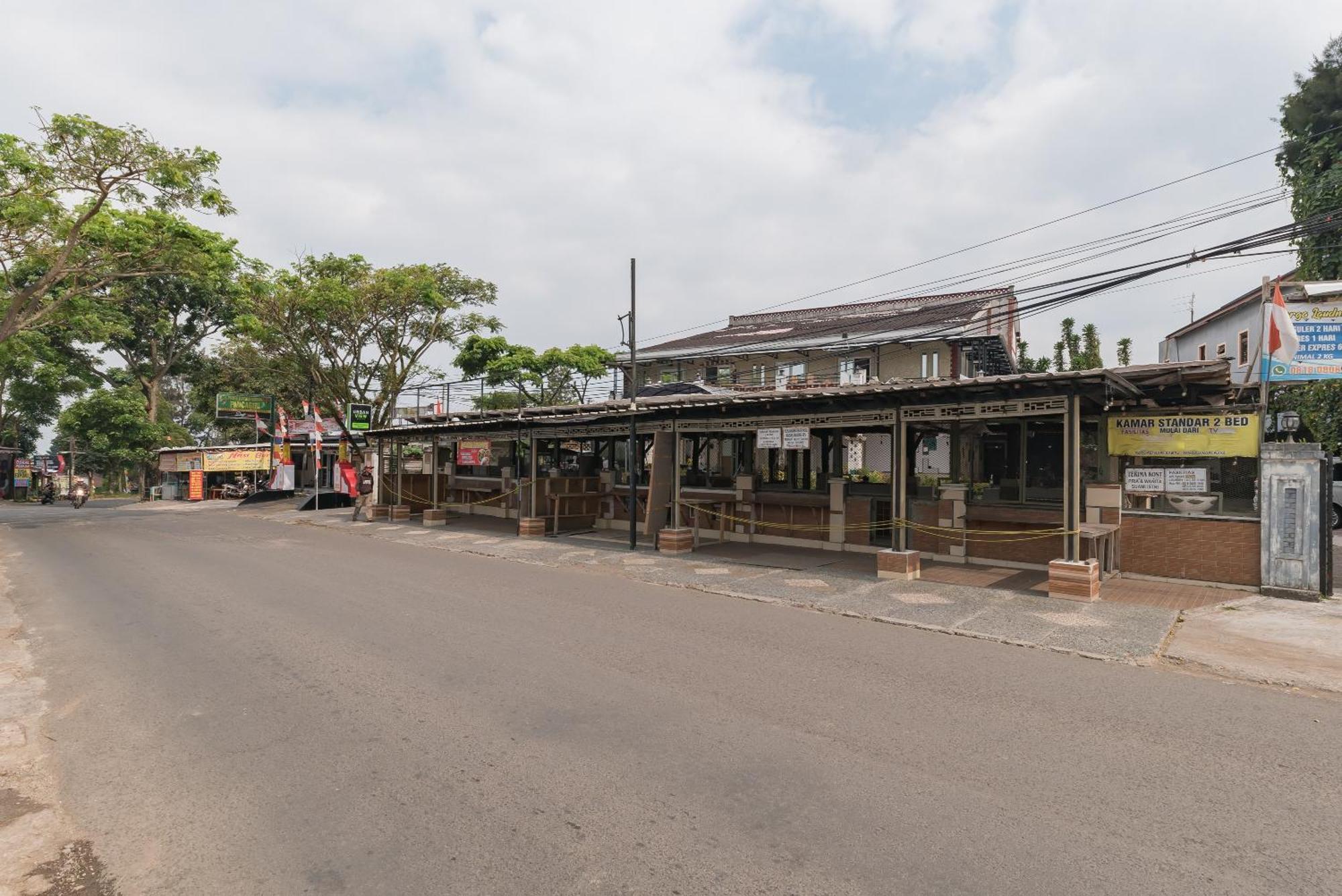 Urbanview Hotel Anggrek Puncak By Reddoorz Cianjur Bagian luar foto