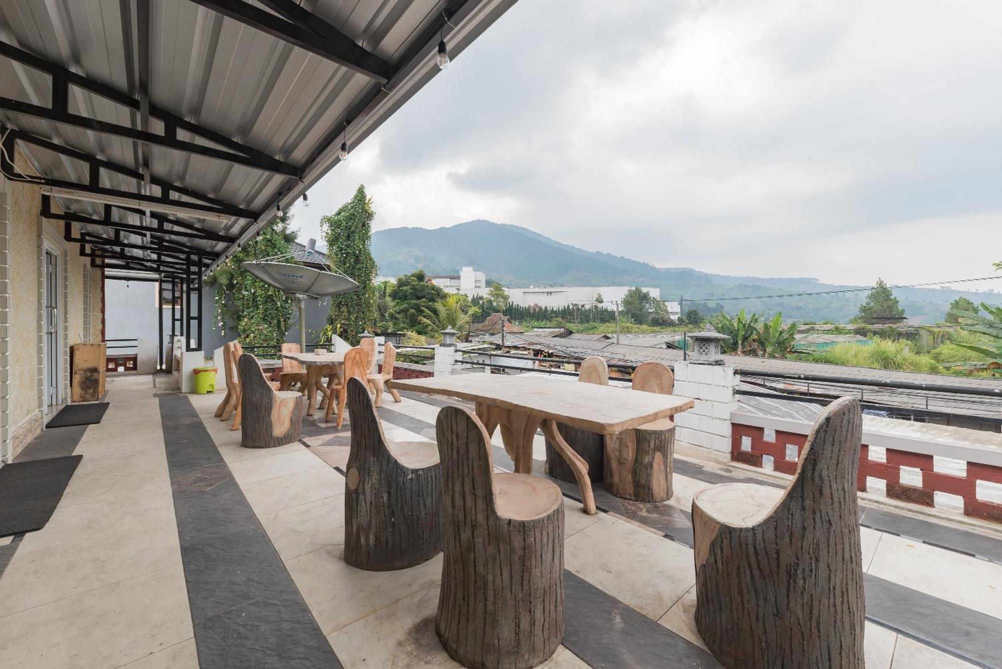 Urbanview Hotel Anggrek Puncak By Reddoorz Cianjur Bagian luar foto