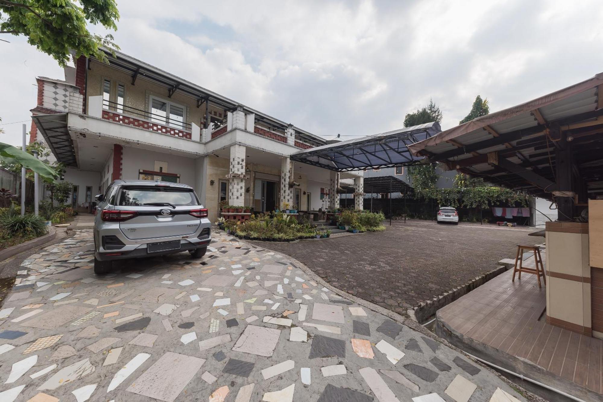 Urbanview Hotel Anggrek Puncak By Reddoorz Cianjur Bagian luar foto