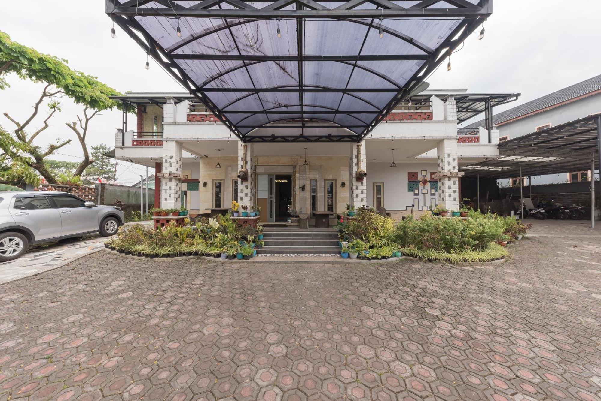 Urbanview Hotel Anggrek Puncak By Reddoorz Cianjur Bagian luar foto